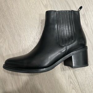 Blondo leather waterproof boots 
size 6.5